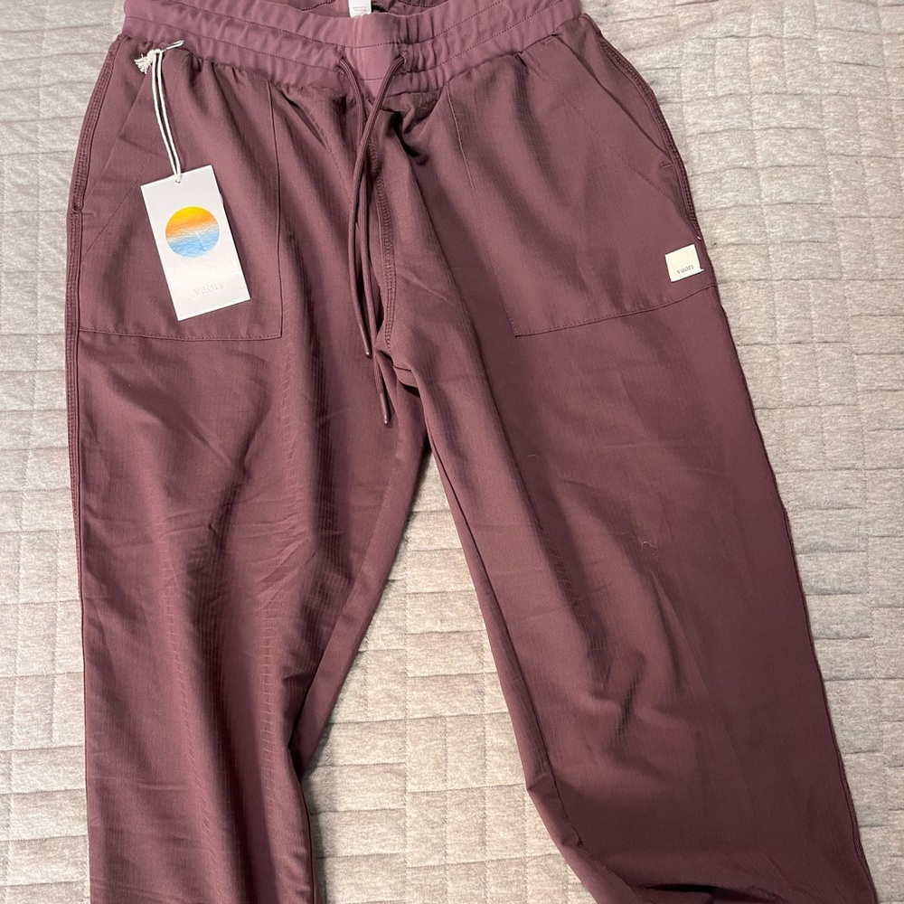 Vuori NWT women’s poly joggers size small